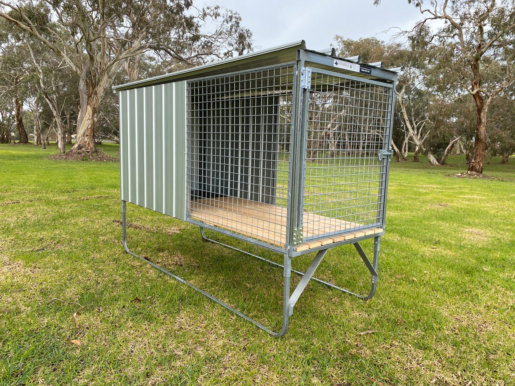 Basic 1 Bay – Assembled – Raised Run Dog Kennels