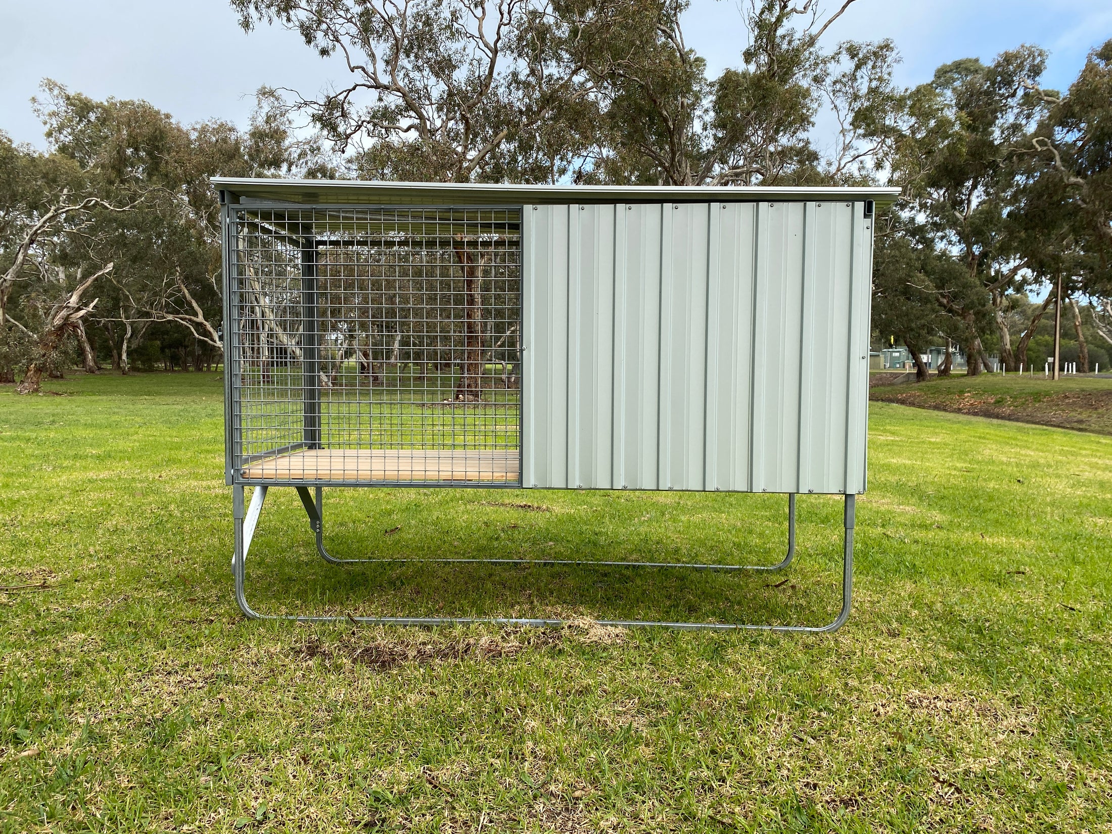 Basic 1 Bay Assembled Raised Run Dog Kennels